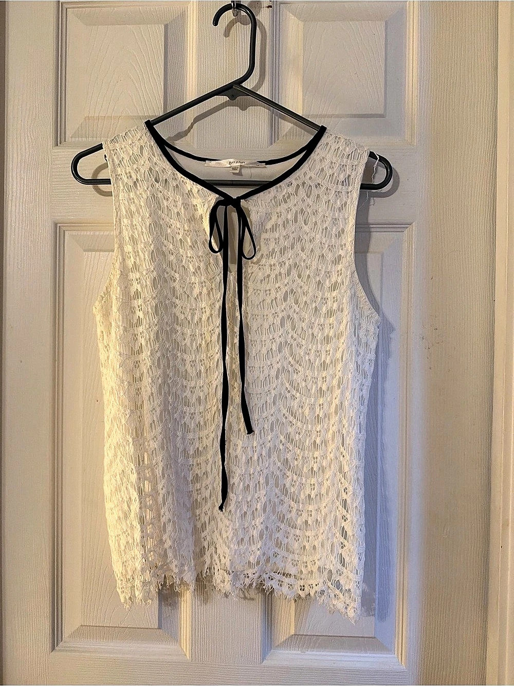 fun 2 fun Lace Knit Tie-Front Tank in White Size Medium Like New
